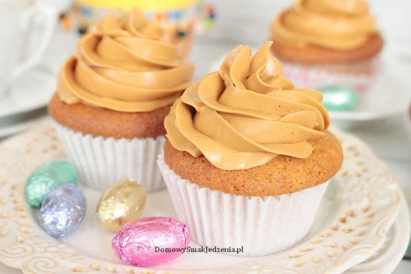 muffinki z jajeczkiem