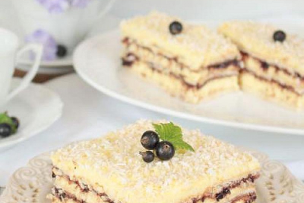 ciasto raffaello z czarną porzeczką bez pieczenia