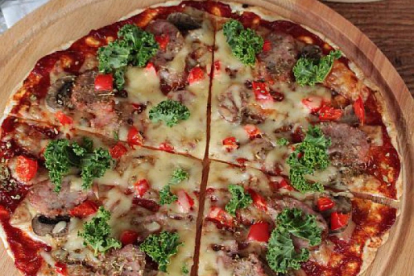 błyskawiczna pizza na spodzie z tortilli