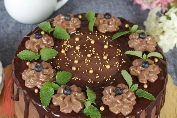 tort czekoladowo jagodowy