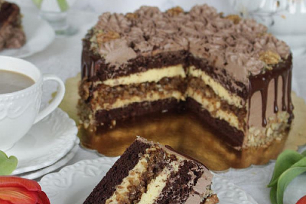 tort czekoladowo orzechowy z nutą kawy
