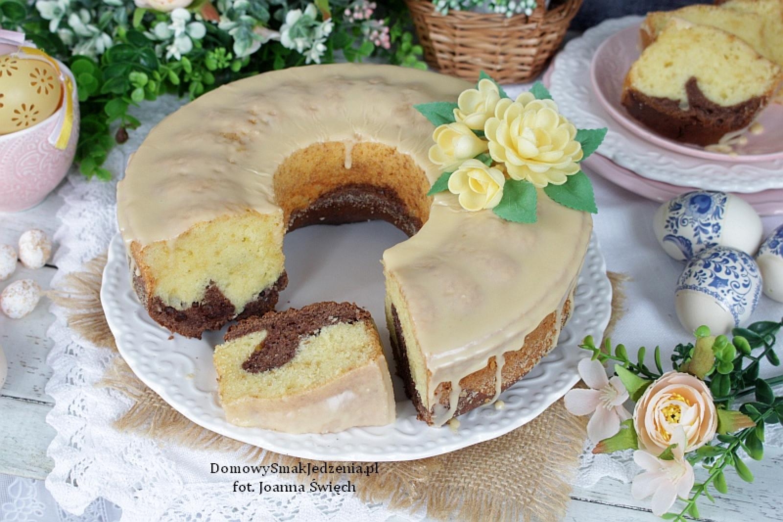 babka jogurtowa z lukrem ajerkoniakowym