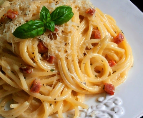 Spaghetti Carbonara z Szynką (Makaron z Szynką)