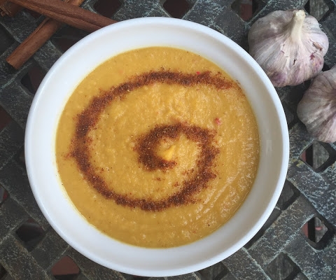 Zupa z pieczonej dyni na mleku kokosowym z cynamonem i chilli
