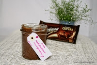 Krem czekoladowo - marcepanowy z kruszonymi herbatnikami