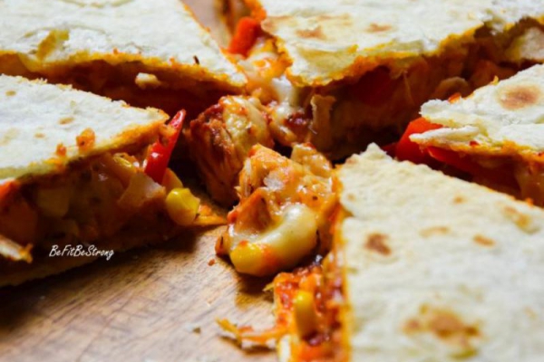 Quesadilla z kurczakiem i serem