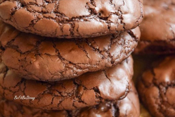 Ciasteczka brownie pełne czekolady z orzechami włoskimi
