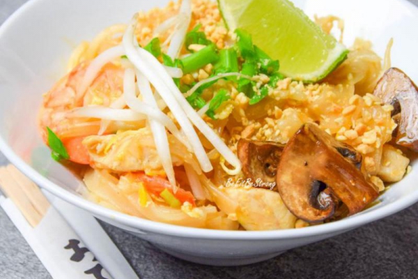 Pad Thai z krewetkami i kurczakiem FIT