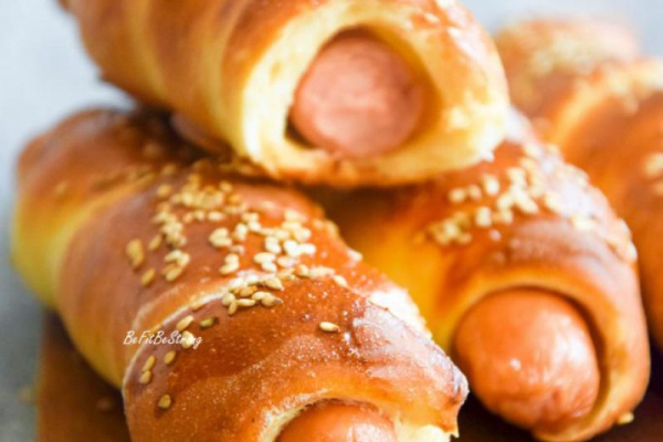 Hot dogi w cieście drożdżowym – roll dogi