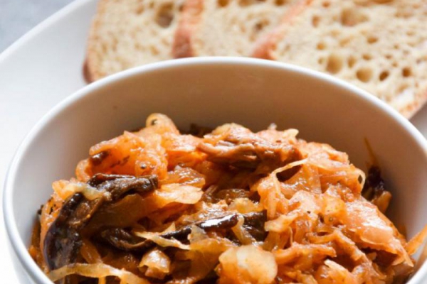 Bigos z kiszoną kapustą i karkówką