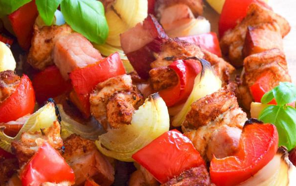 Pieczone szaszłyki z piersi indyka FIT