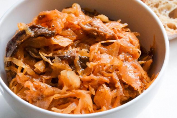 Bigos z kiszonej kapusty i karkówki