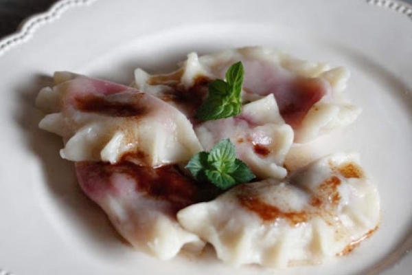 PIEROGI ZE ŚLIWKĄ