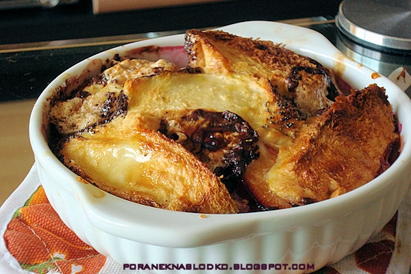 137. Pudding z rogala drożdżowego z renklodą i Haribo Chamallow