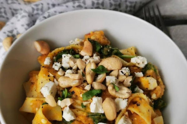 Tagliatelle z pieczoną dynią i indykiem