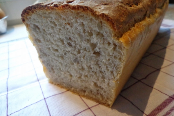 Chleb mieszany ze słonecznikiem na zakwasie