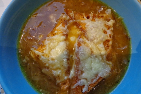 Tradycyjna zupa cebulowa