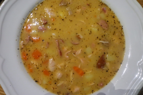 Klasyczna zupa grochowa na wędzonce