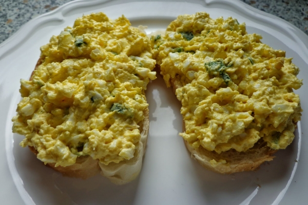 Pasta z jajek – propozycja śniadaniowa