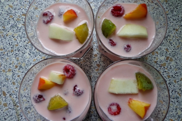 Lekki owocowo – jogurtowy deser