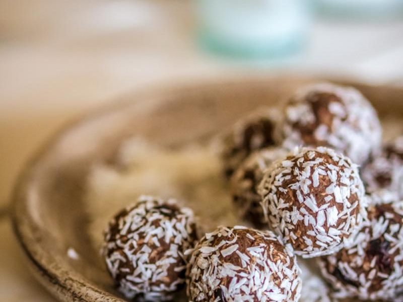 TRUFLE albo BAJADERKI CZEKOLADOWE Z KOKOSEM