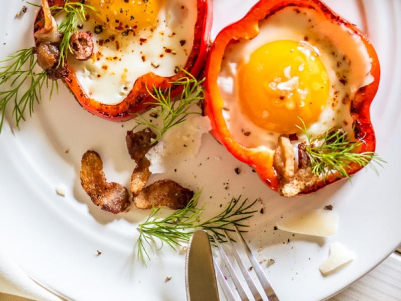 JAJKA SADZONE W CZERWONEJ PAPRYCE