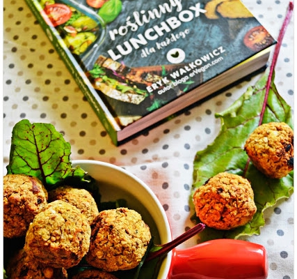 Pieczone klopsiki z ciecierzycy oraz recenzja ksiązki - Roślinny Lunchbox dla każdego.