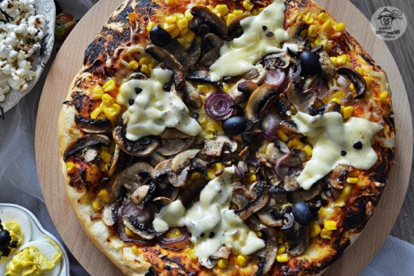 Domowa pizza na Halloween.