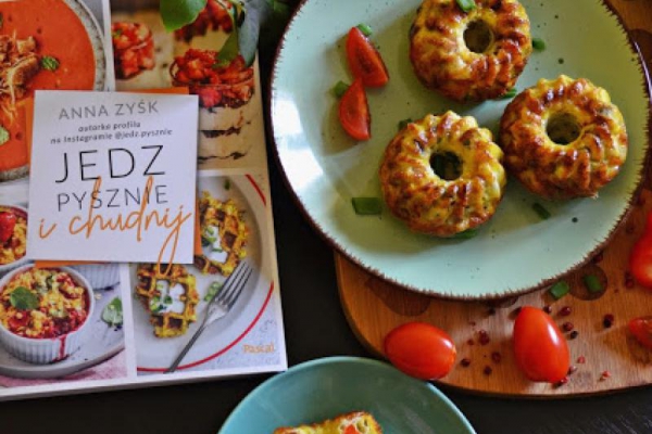 Babeczki jajeczne z warzywami i recenzja książki Jedz pysznie i chudnij. Anna Zyśk.