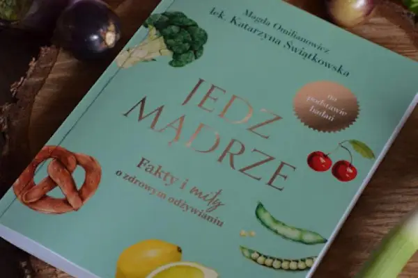 Jedz mądrze - fakty i mity o zdrowym odżywianiu. Recenzja książki Magdy Omilianowicz i Katarzyny Świątkowskiej.