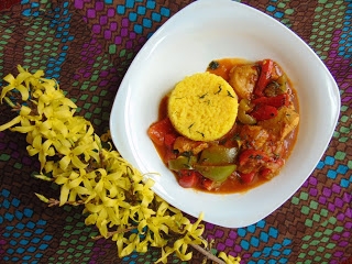 Curry z indykiem i kolorową papryką.
