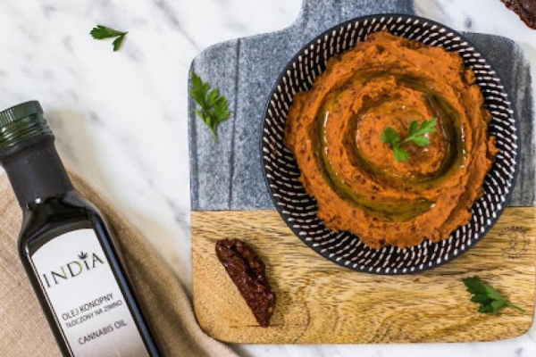 Pasta Z Fasoli Z Suszonymi Pomidorami I Olejem Konopnym