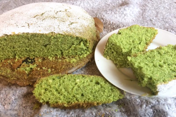 Puszysta zielona babka