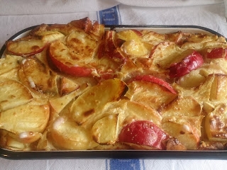 pieczony omlet ze smażonymi jabłkami