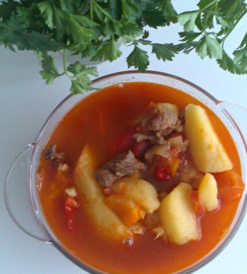 Zupa Gulaszowa (na wołowinie)