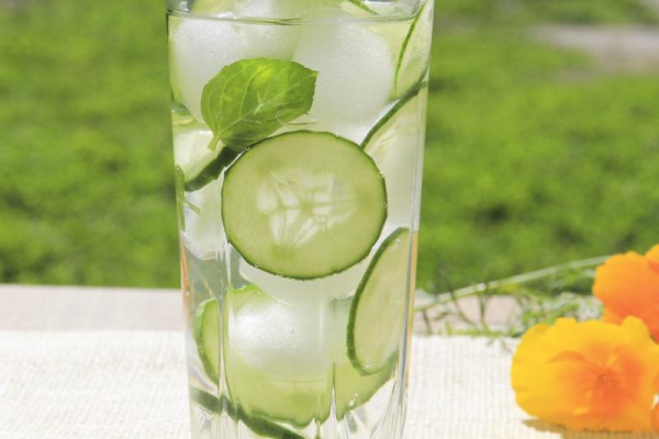 Lemoniada ogórkowa z miętą