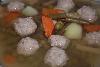 Uproszczona zupa jarzynowa z kulkami mięsnymi