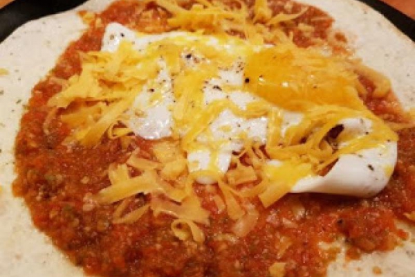 Tortilla z jajkiem i salsą