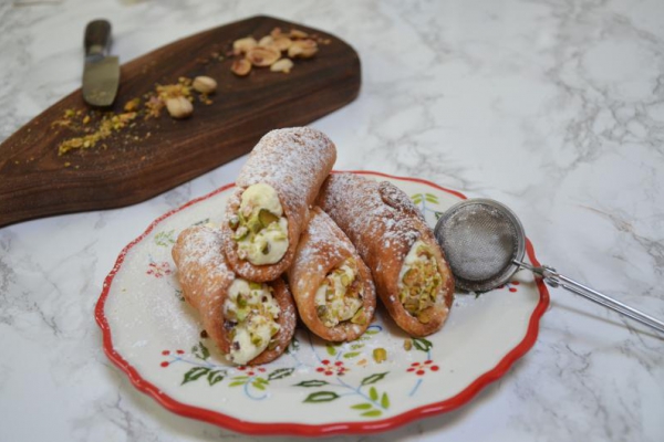 Cannoli – włoskie rurki z kremem z ricotty