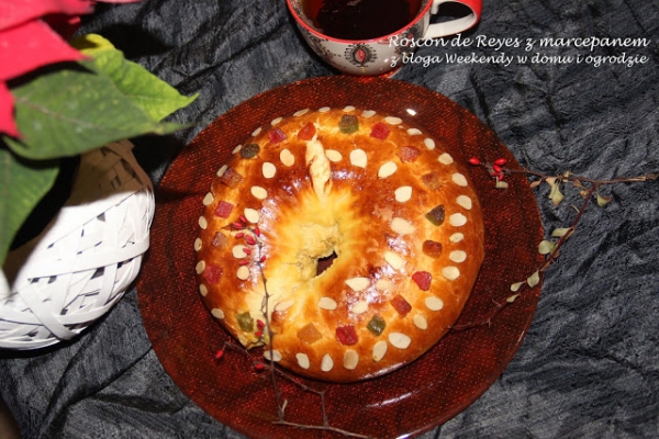 Roscón de Reyes z marcepanem
