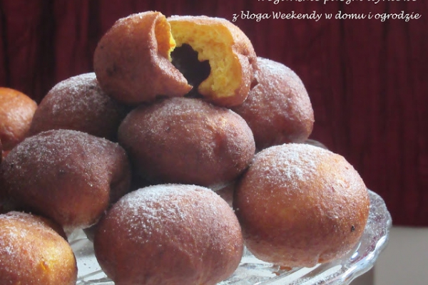 Wegańskie pączki dyniowe i trochę o białej obwódce