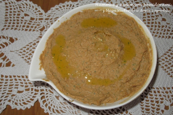Hummus z suszonymi pomidorami
