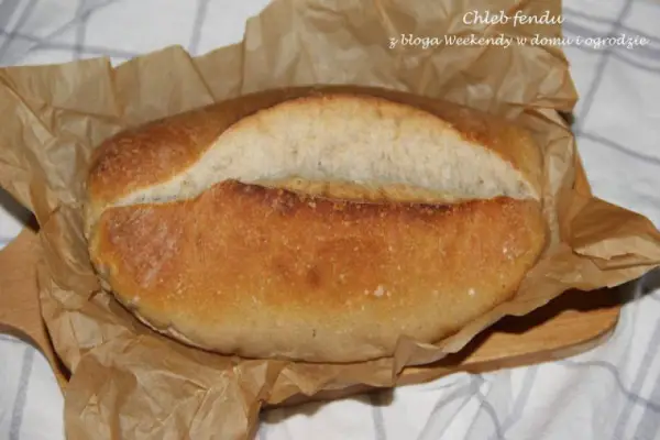 Chleb fendu w majowej piekarni