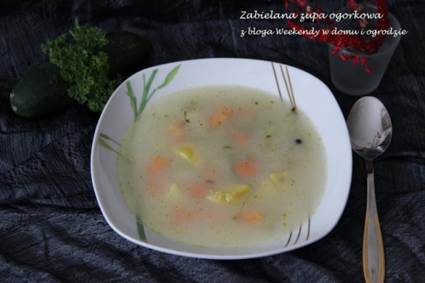 Zabielana zupa ogórkowa