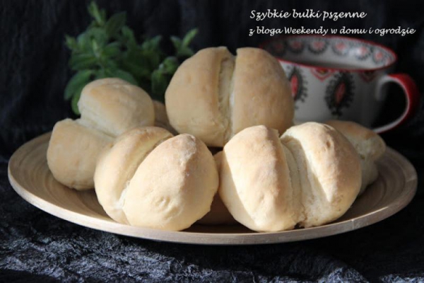 Szybkie bułki pszenne na śniadanie