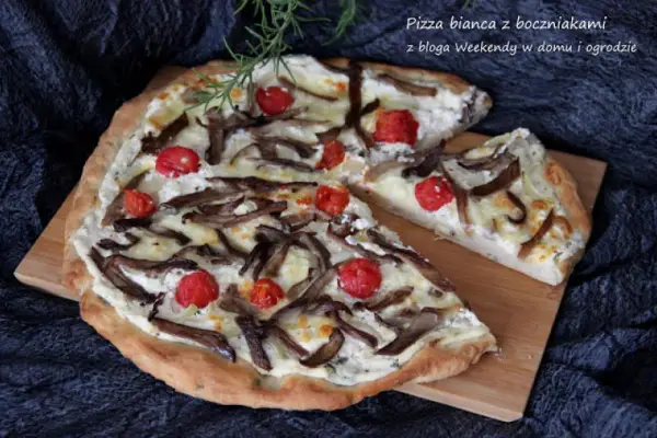 Pizza bianca z boczniakami