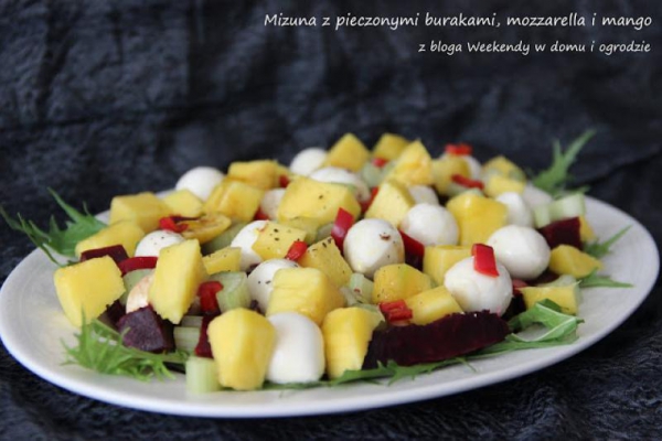 Mizuna z pieczonymi burakami i mango