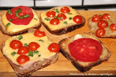 Pomidorowe pomysły na czerstwy chleb