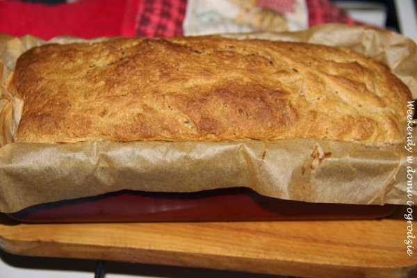 Chleb mieszany na zakwasie z babką płesznik