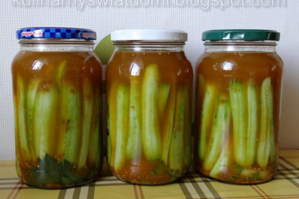 Ogórki w zalewie curry